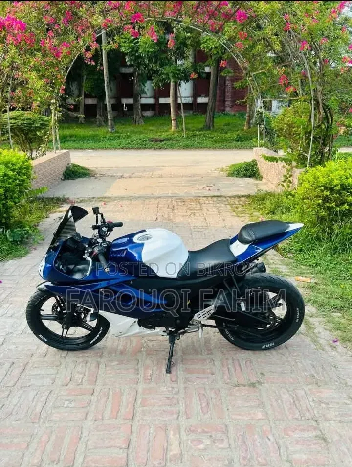 ইয়ামাহা ওয়াইজেডএফ-আর ২০১২ নীল