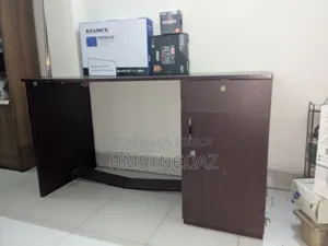 ব্যবহৃত পড়ার টেবিল