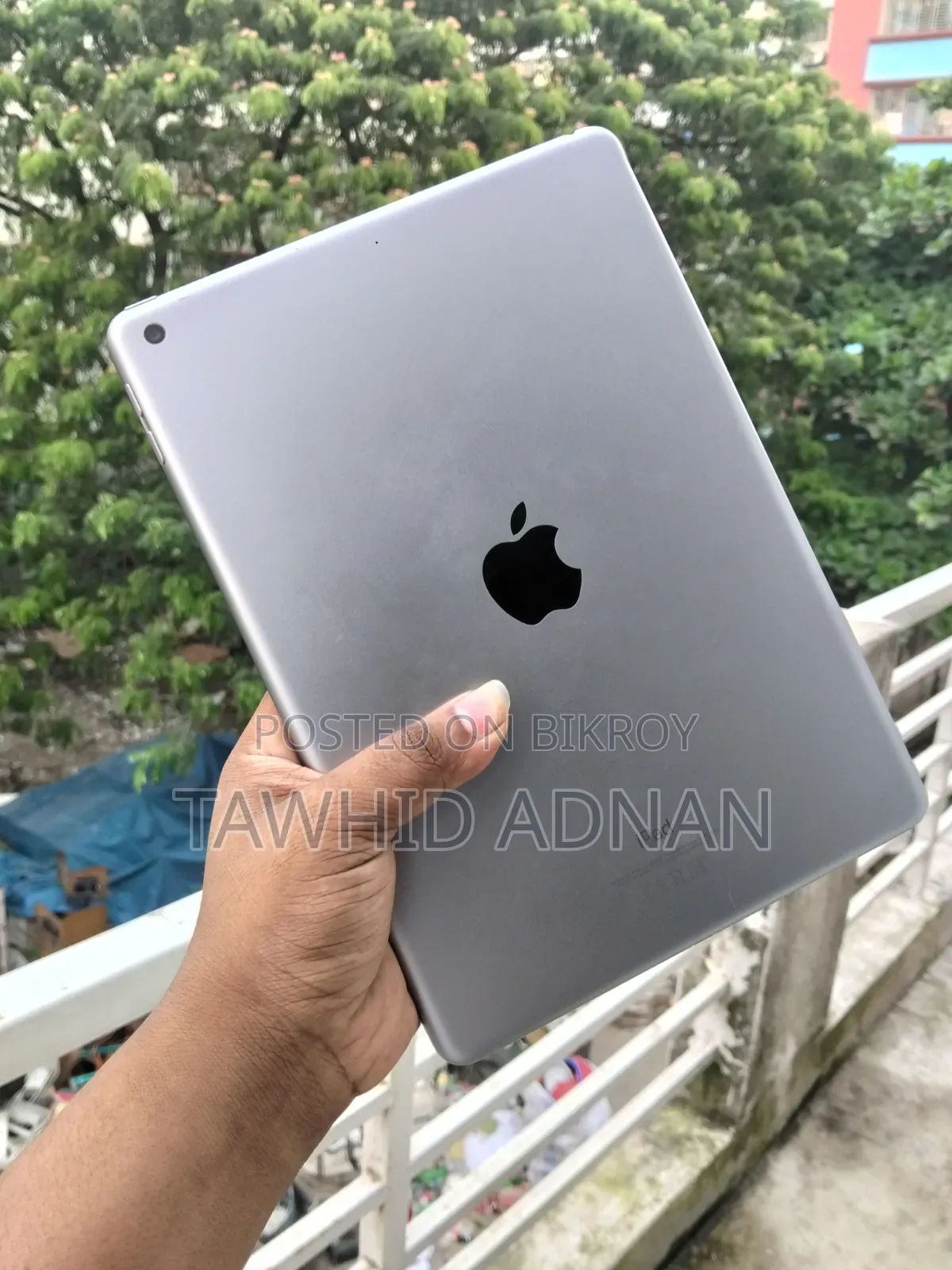 Apple iPad Wi-Fi 64 GB Gray