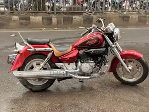 Hyosung Aquila 2017 Red