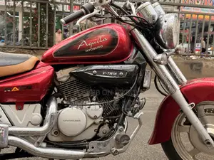 Hyosung Aquila 2017 Red