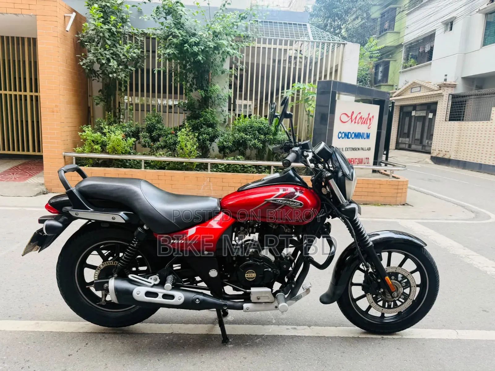 Bajaj Avenger 160 Street 2023 Red
