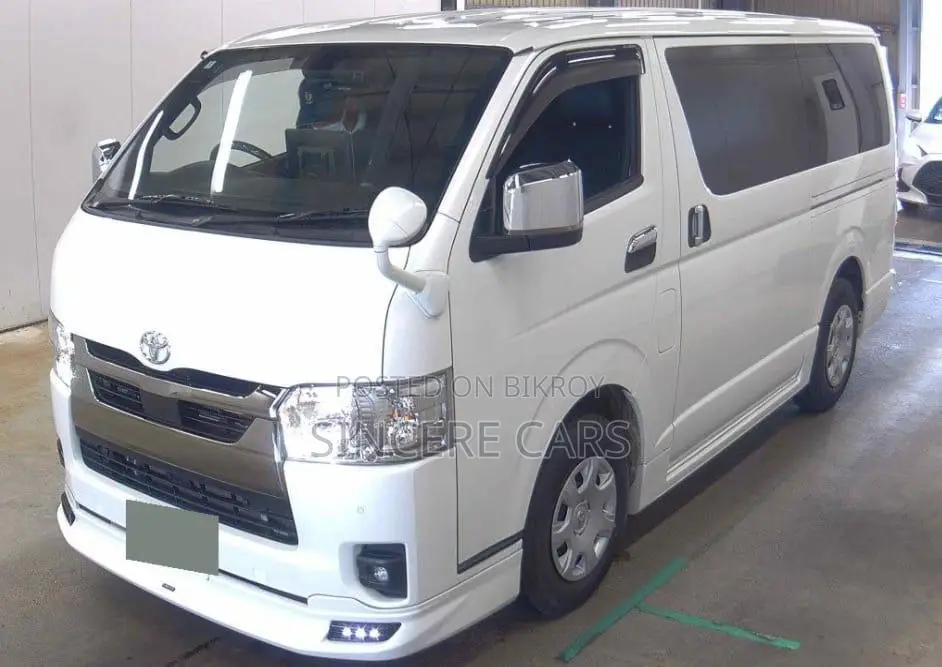 Toyota HiAce 2022 White