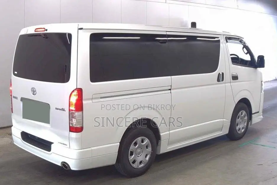 Toyota HiAce 2022 White