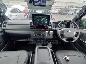 Toyota HiAce 2022 White