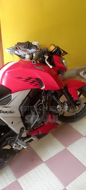 টিভিএস অ্যাপাচে ১৬০ ফোরভি ২০২১ রেড