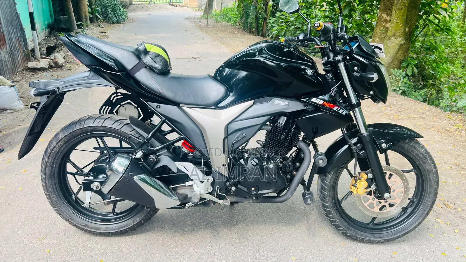 সুজুকি জিক্সার ২০২৫ কালো