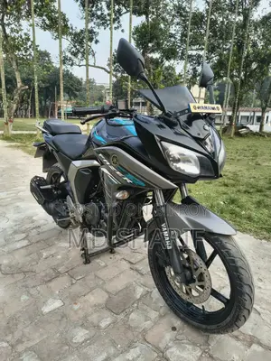 ইয়ামাহা ফেজার এফআই ভি২ ২০২৪ ব্ল্যাক