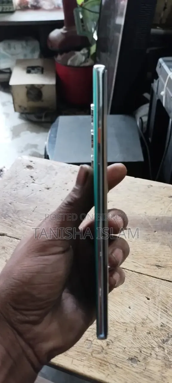 টেকনো ক্যামন ৪০ প্রো ৪জি ২৫৬ জিবি সিলভার