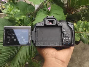 Canon 700D