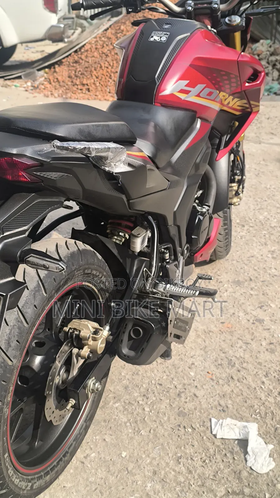 Honda Hornet 2024 Red