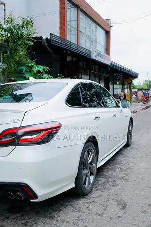 Toyota Crown 2018 Pearl