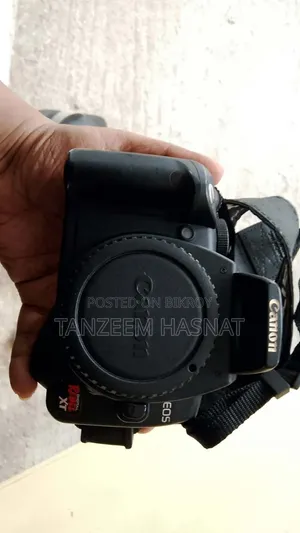 Canon EOS 350D / Digital Rebel XT DSLR Camera + Lens