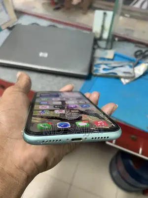 অ্যাপল আইফোন ১১ ৬৪ জিবি