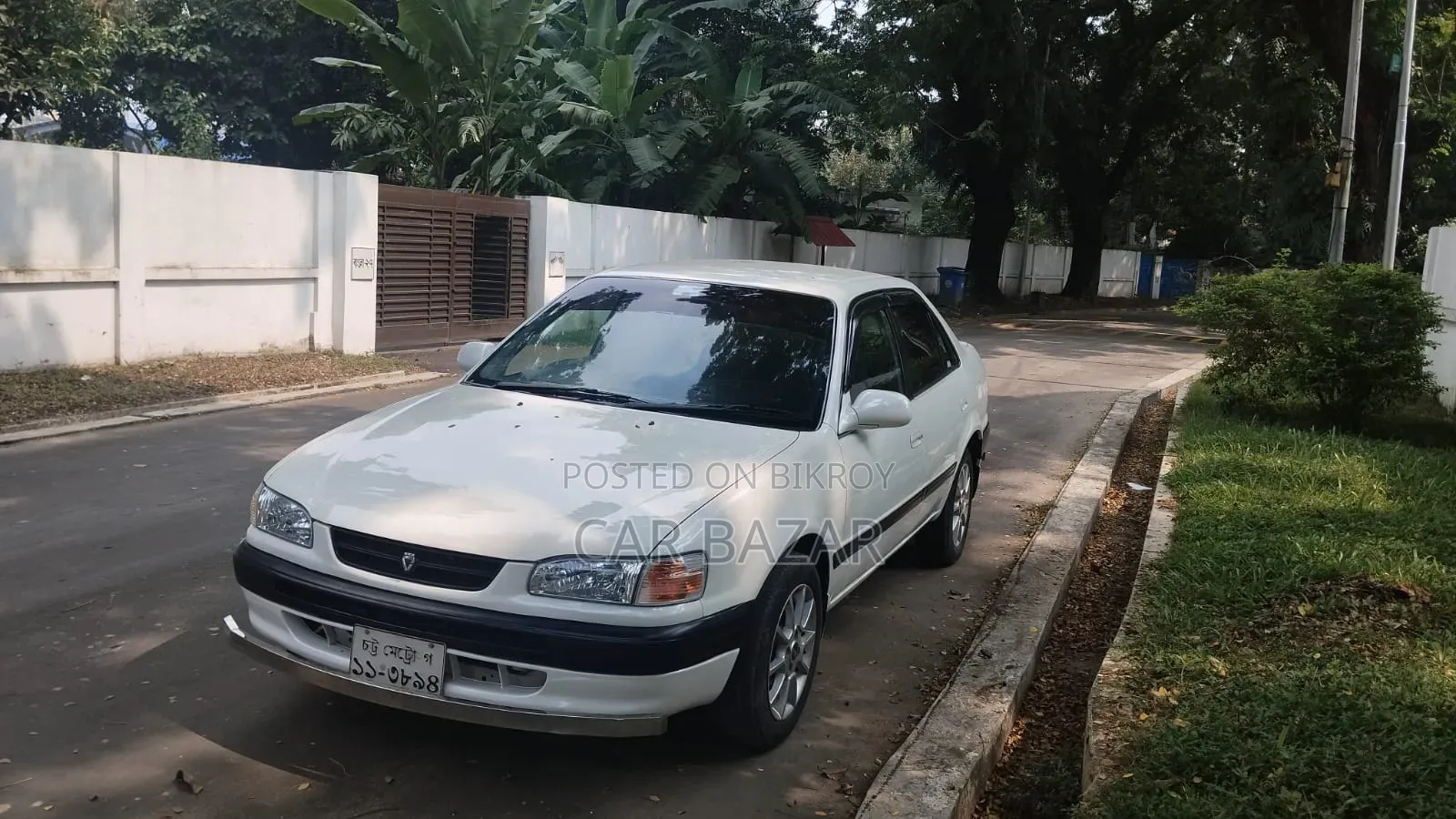 Toyota Corolla Sedan Automatic 1996 White
