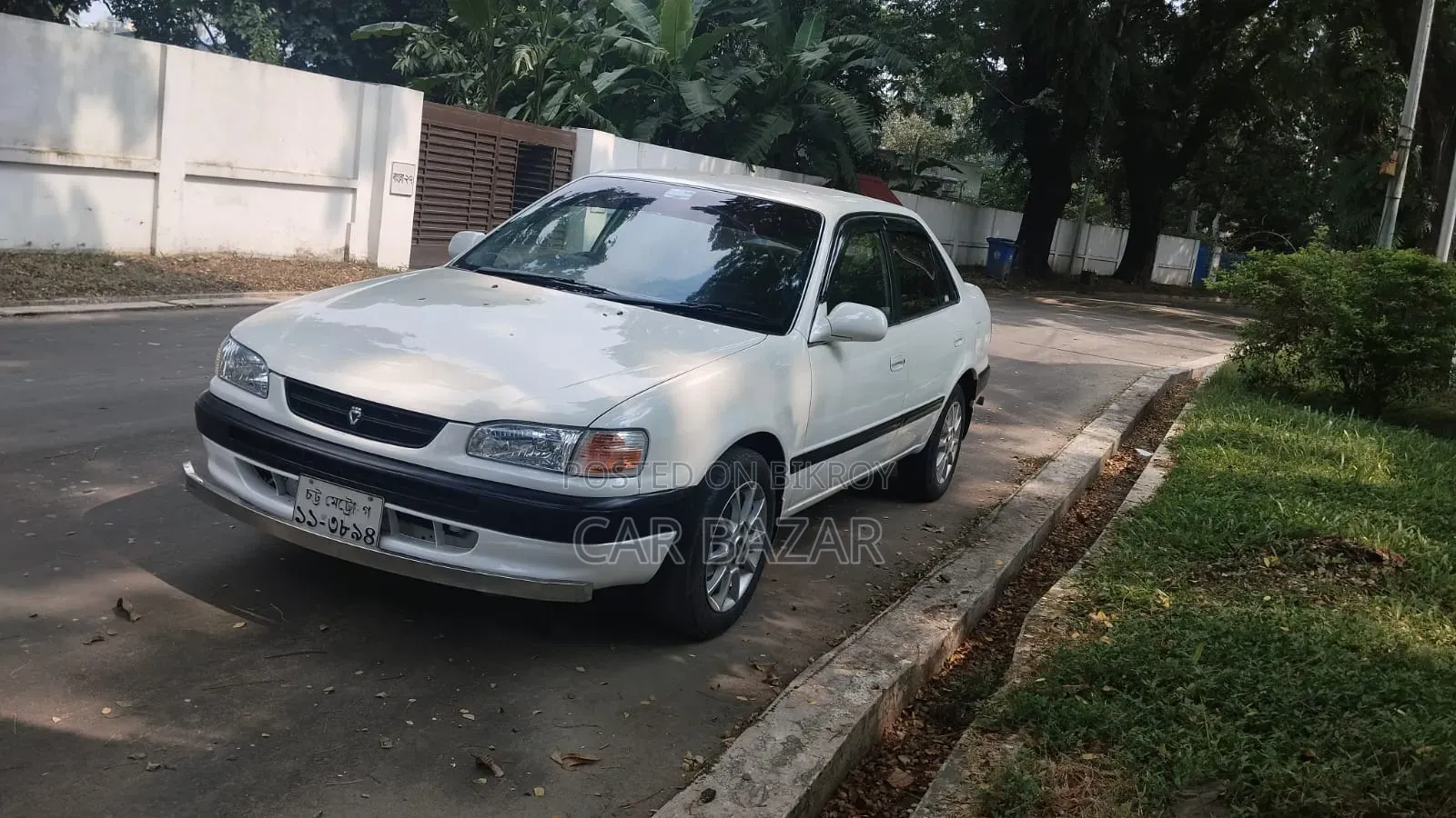 Toyota Corolla Sedan Automatic 1996 White