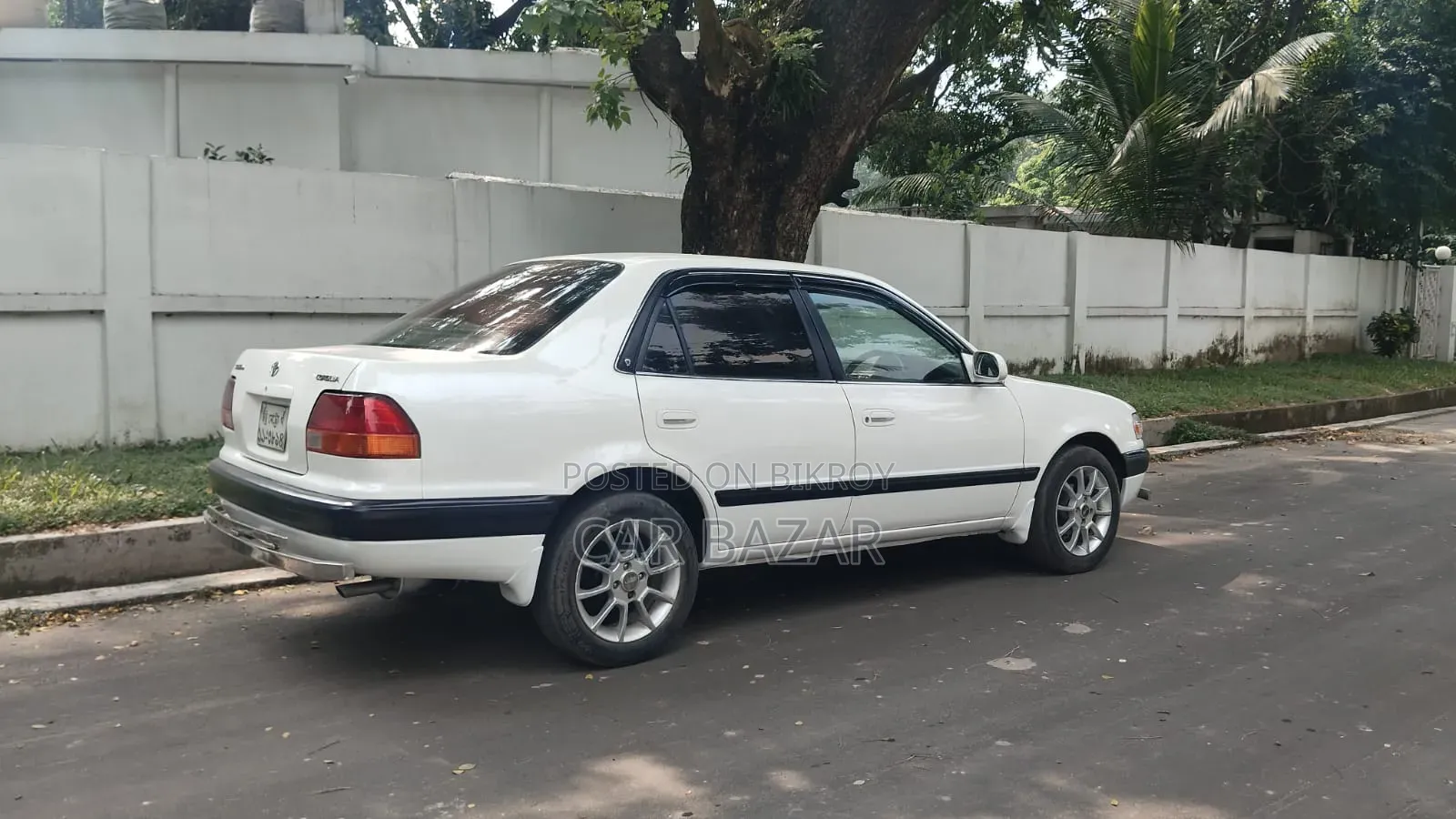 Toyota Corolla Sedan Automatic 1996 White