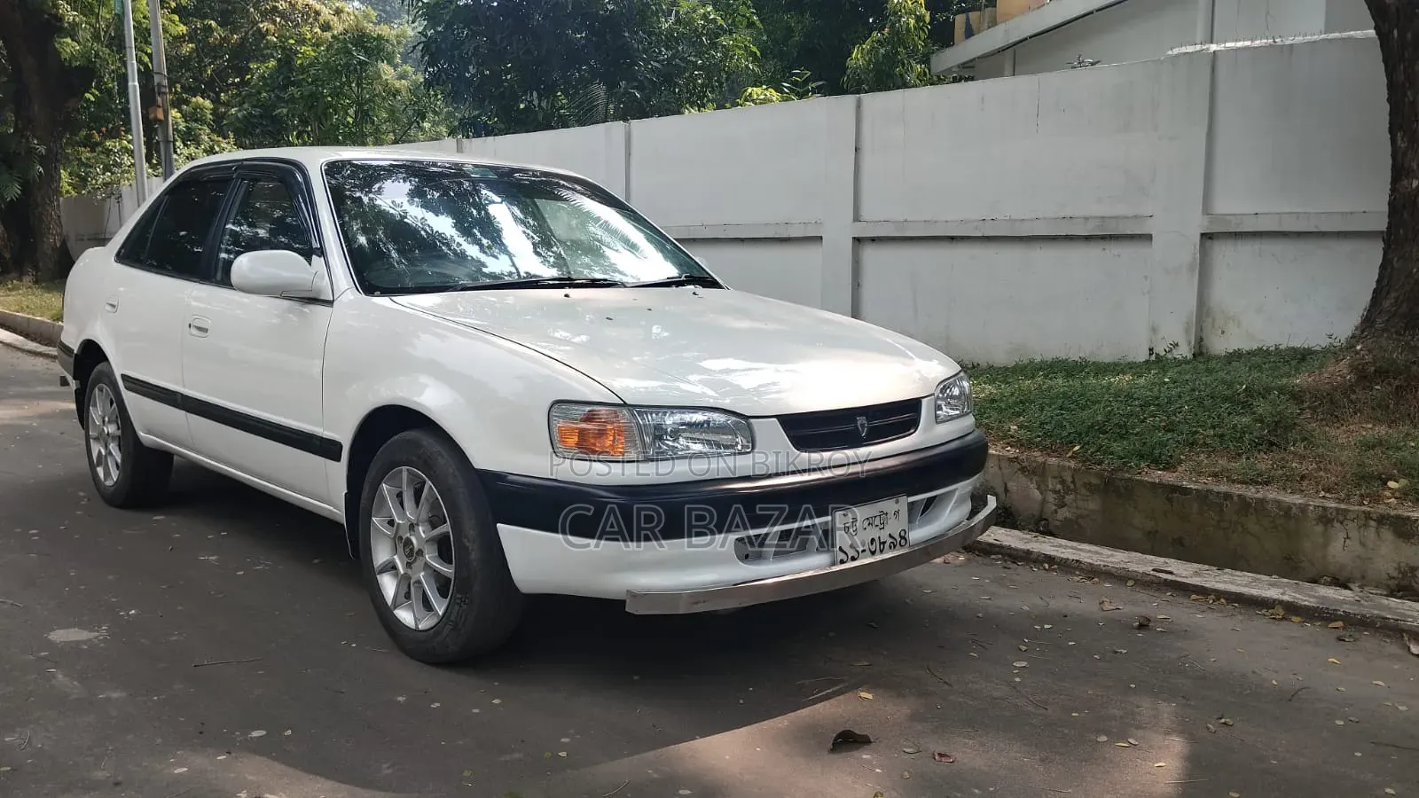 Toyota Corolla Sedan Automatic 1996 White