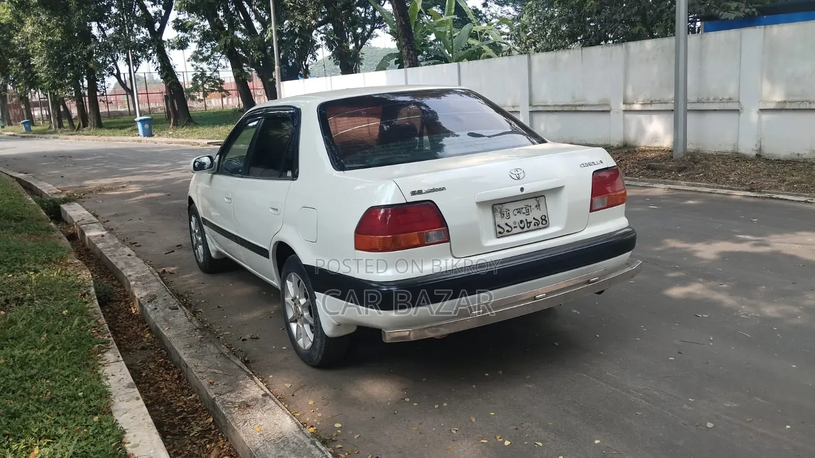Toyota Corolla Sedan Automatic 1996 White