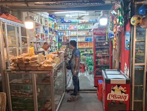 "দোকান ভাড়া হবে"
