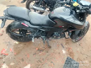 বাজাজ পালসার এনএস ১৬০ ২০২৪ কালো