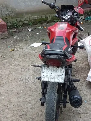 হিরো হোন্ডা হাংক ২০১৫ লাল