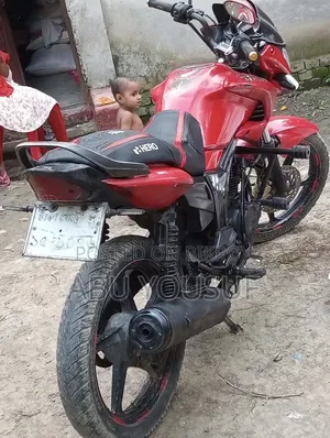 হিরো হোন্ডা হাংক ২০১৫ লাল