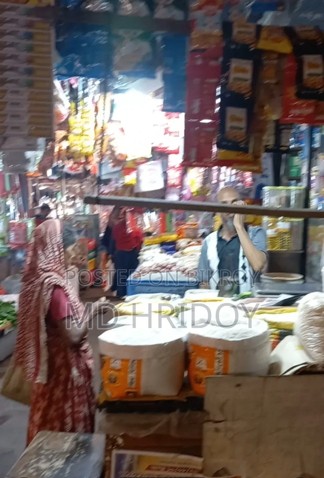 "দোকান ভাড়া হবে"