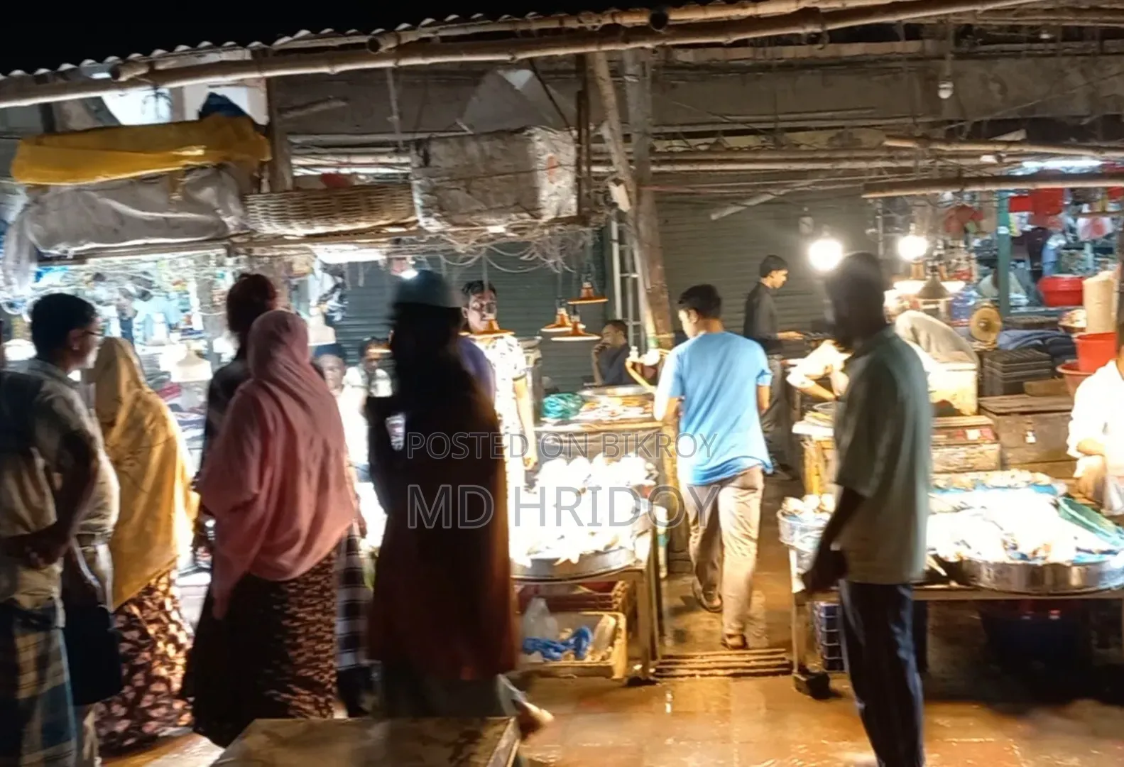 "দোকান ভাড়া হবে"