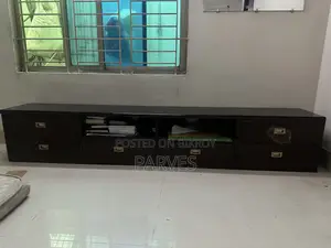 টিভি কেবিনেট টলি