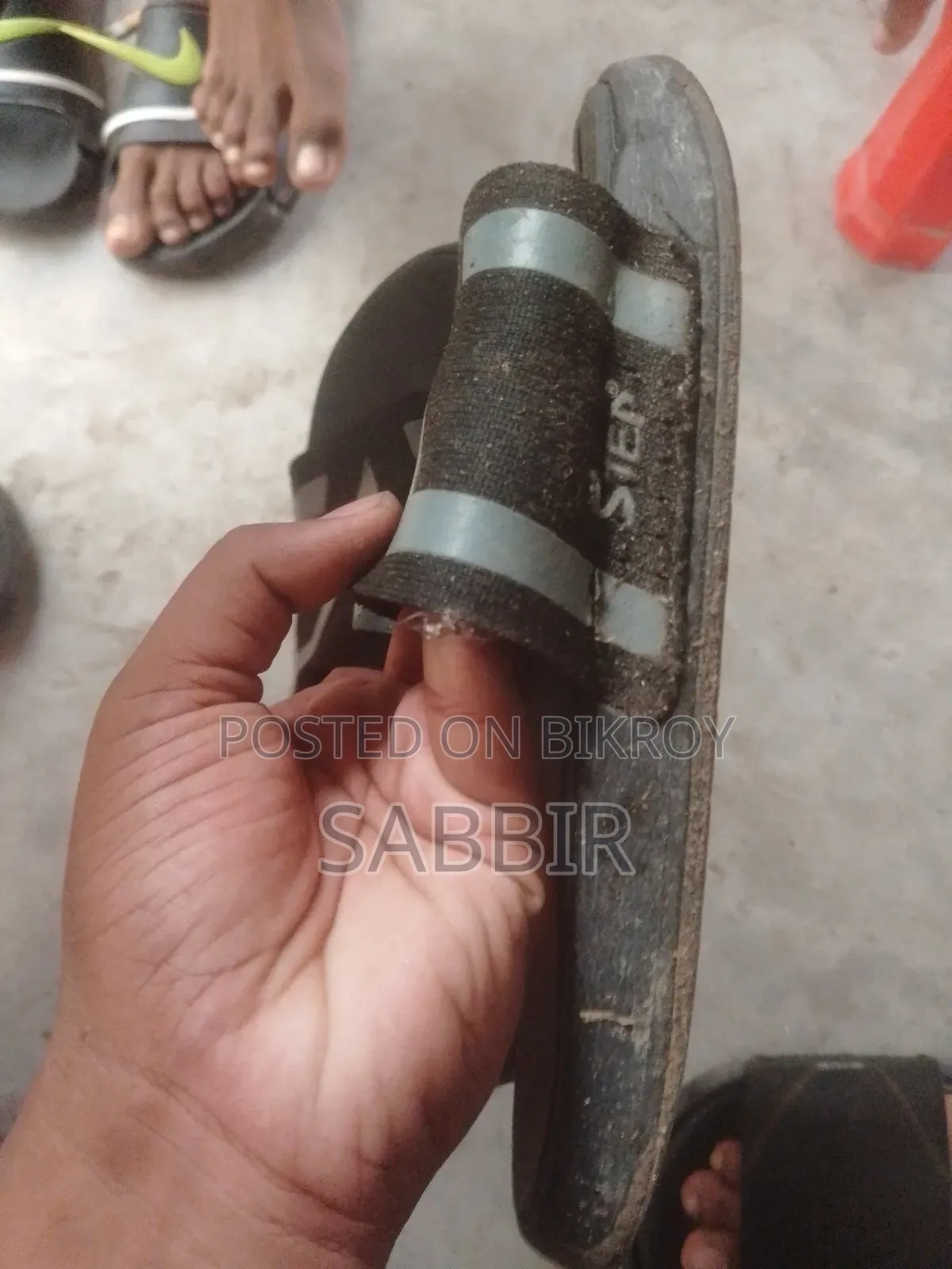 জুতা বিক্রি করা হবে