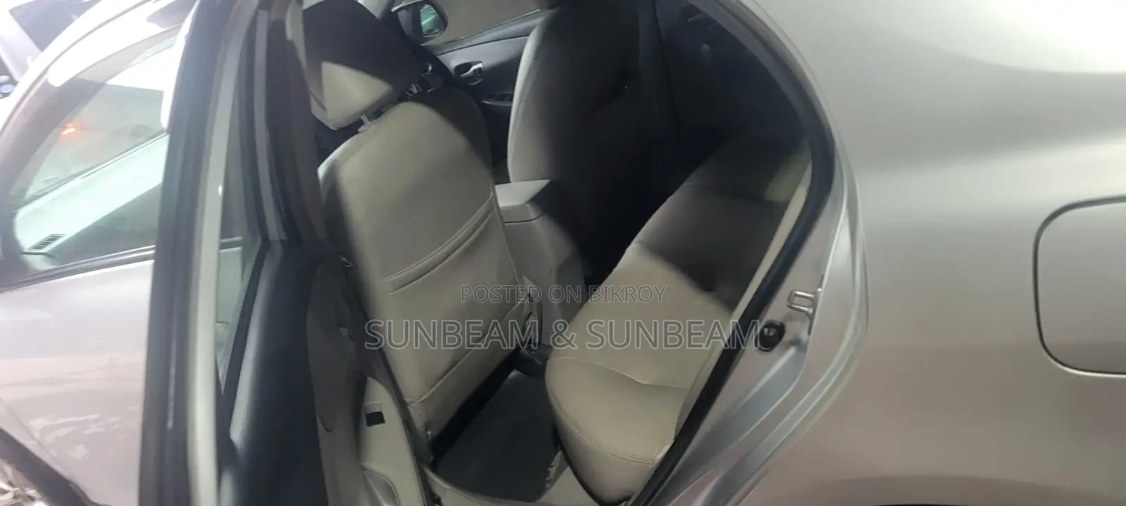 জরুরী ভিত্তিতে সিলভার কালারের Toyota Corolla Axio 2012 বিক্রি হবে।