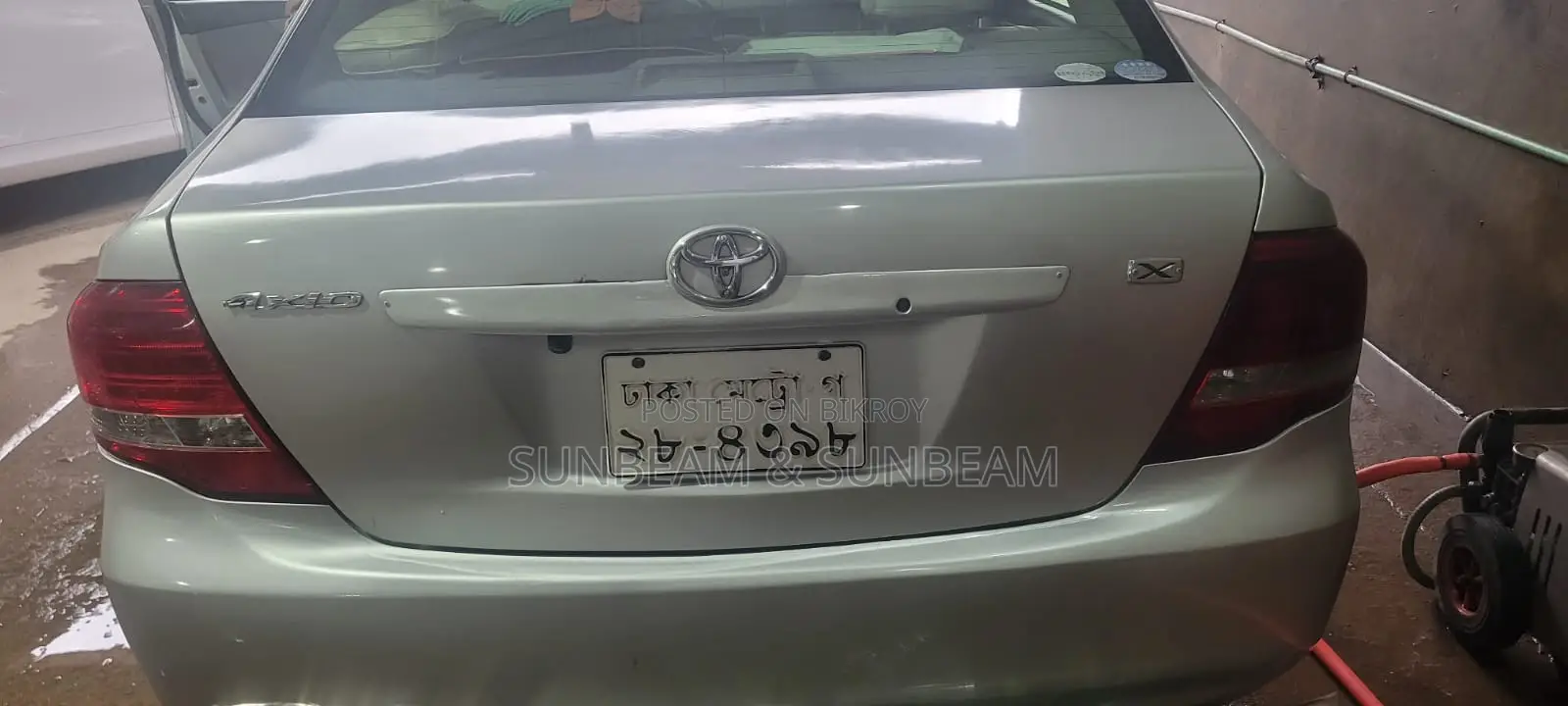 জরুরী ভিত্তিতে সিলভার কালারের Toyota Corolla Axio 2012 বিক্রি হবে।