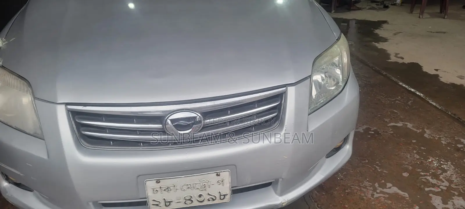 জরুরী ভিত্তিতে সিলভার কালারের Toyota Corolla Axio 2012 বিক্রি হবে।
