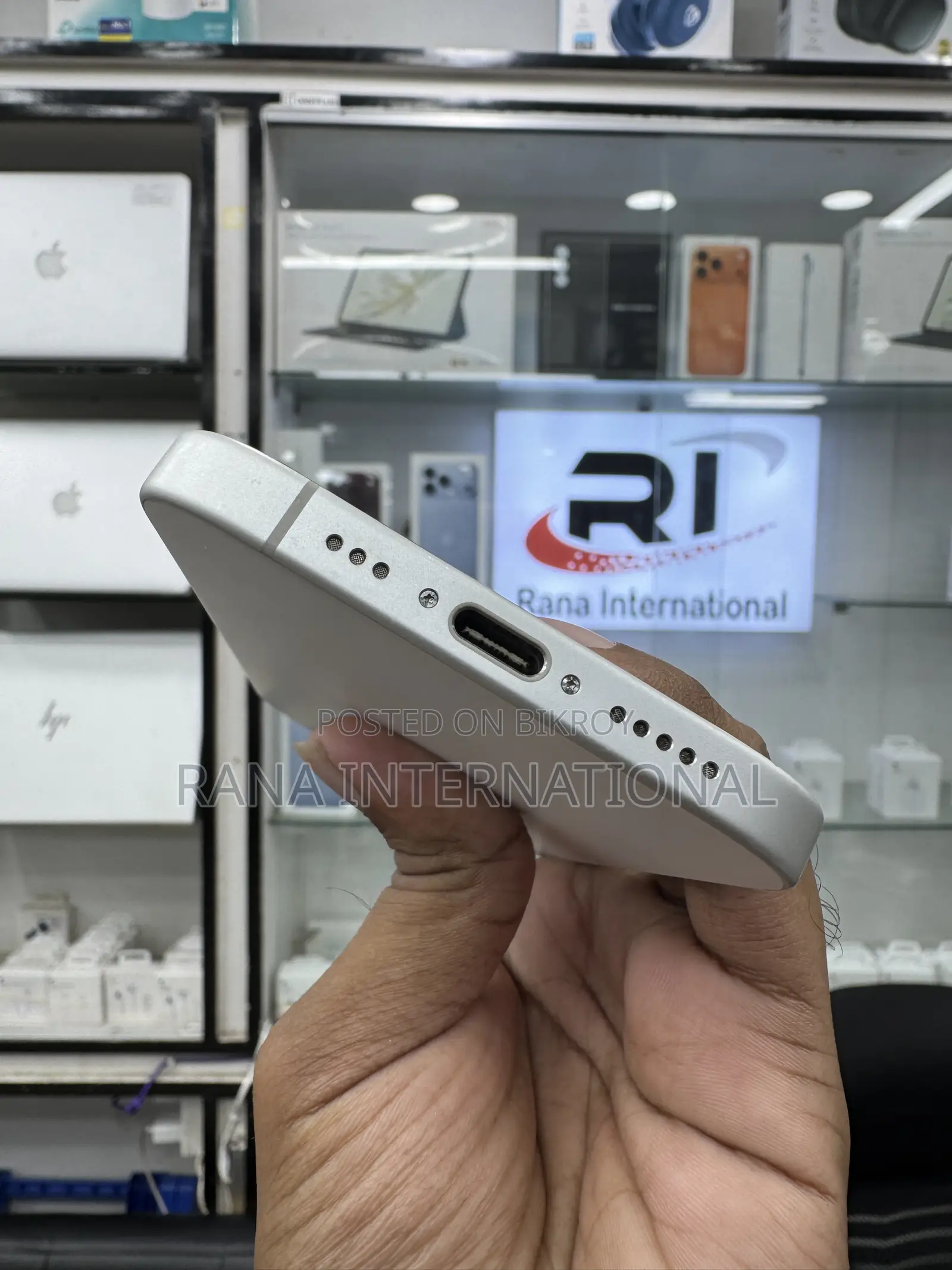 অ্যাপল আইফোন ১৬ ১২৮ জিবি হোয়াইট