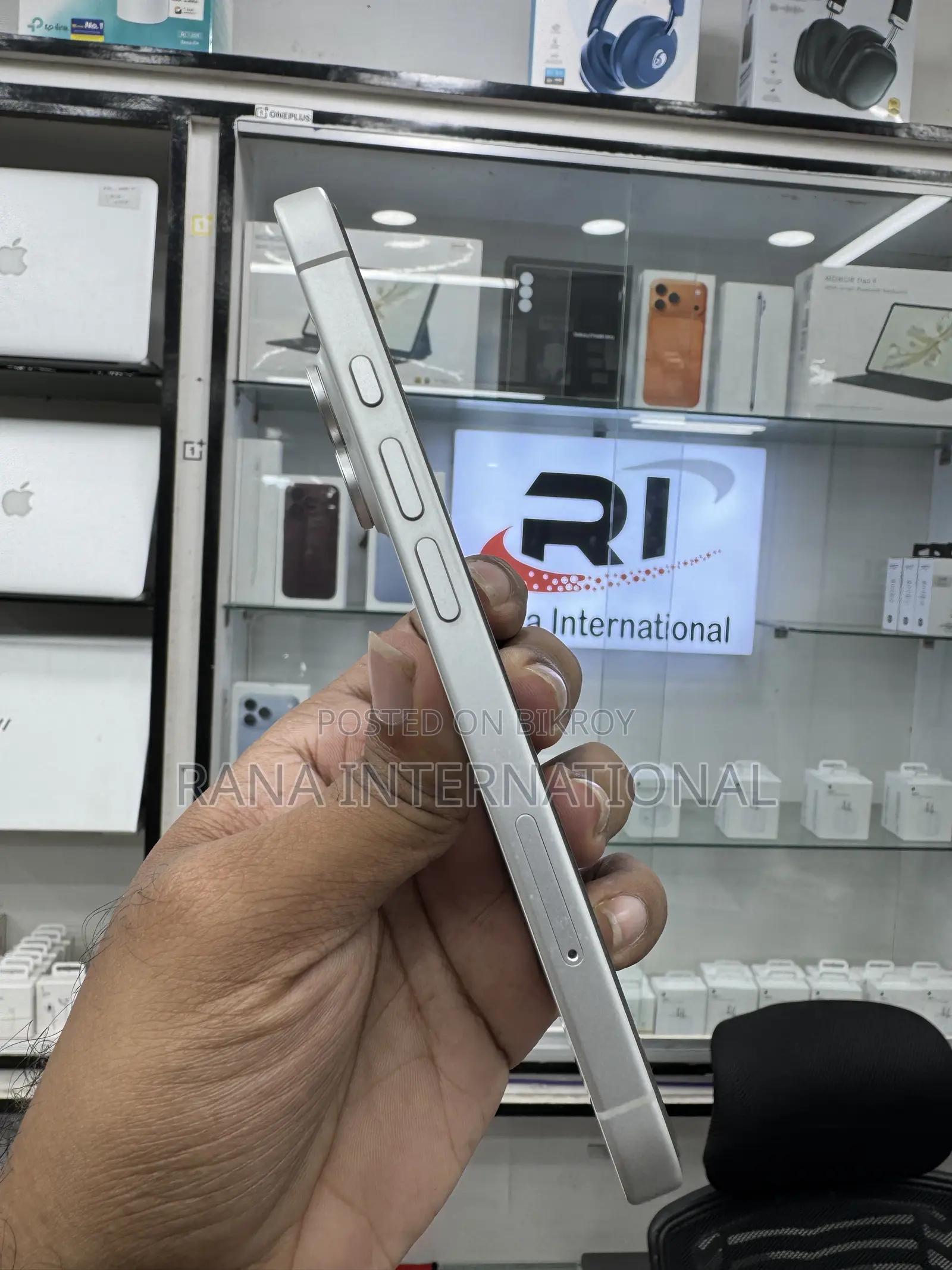 অ্যাপল আইফোন ১৬ ১২৮ জিবি হোয়াইট