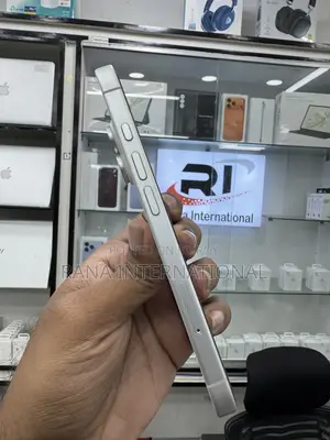 অ্যাপল আইফোন ১৬ ১২৮ জিবি হোয়াইট