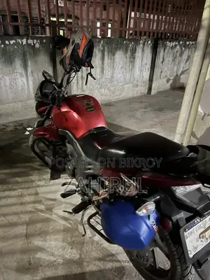 Honda CB 2015 Red
