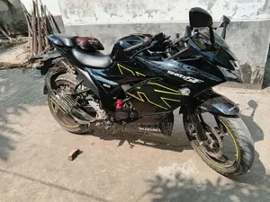 সুজুকি জিক্সার এসএফ ২০২৫ ব্ল্যাক
