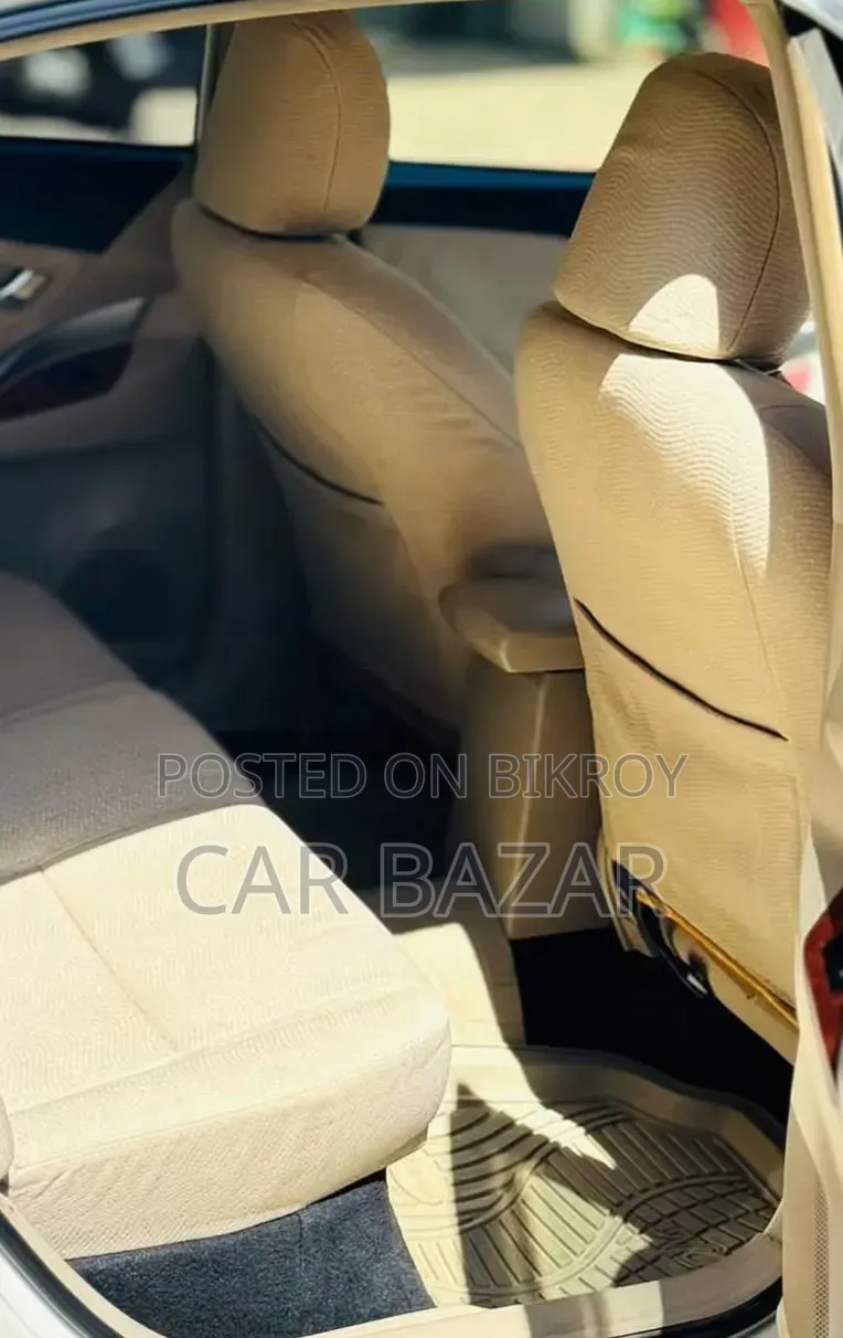 Toyota Premio 1.5 Front-Wheel Drive 2013 Silver