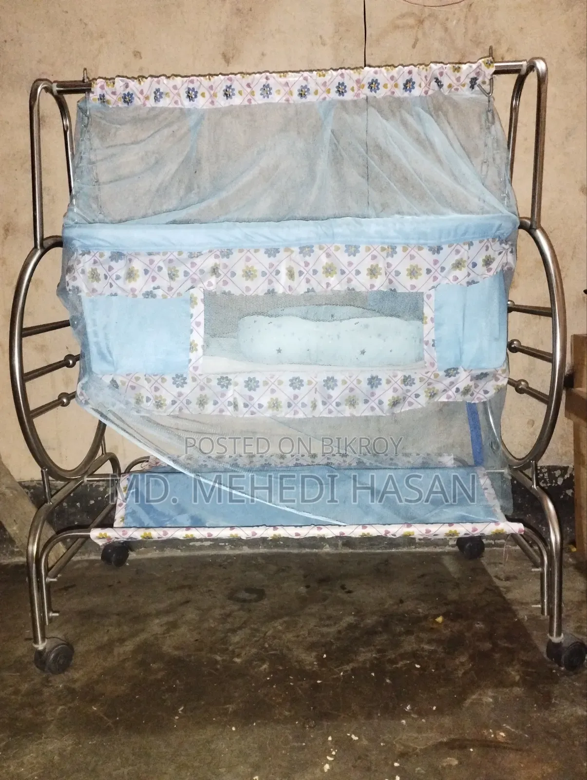 Selling because baby doesn't want to sleep