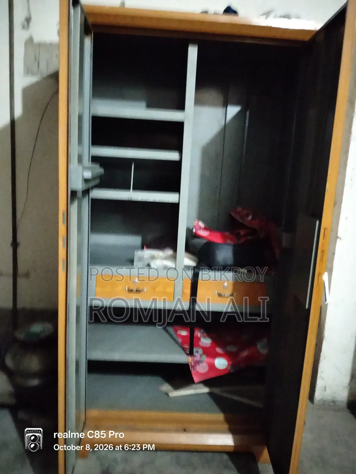 স্টিল আলমিরা