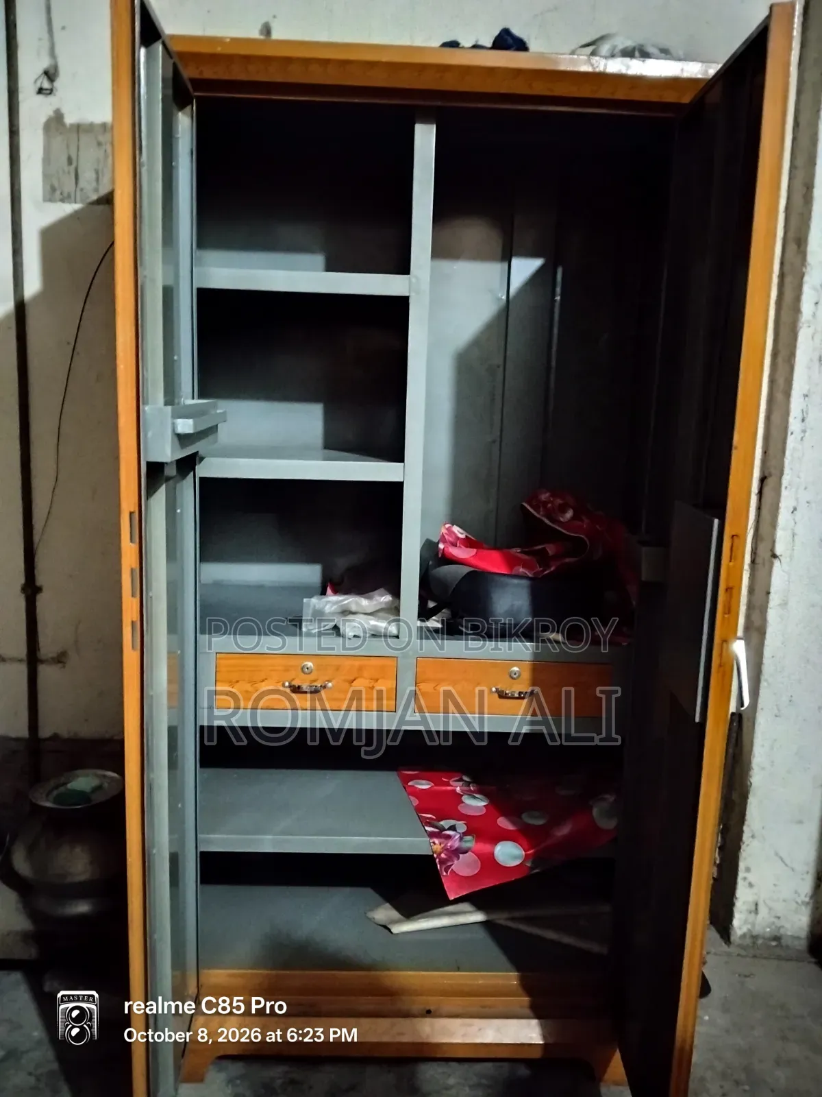 স্টিল আলমিরা