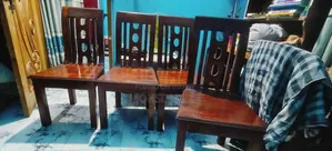 ডাইনিং টেবিল এবং চেয়ার