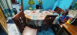ডাইনিং টেবিল এবং চেয়ার