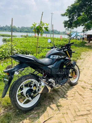 সুজুকি জিক্সার ২০২৩ ব্ল্যাক