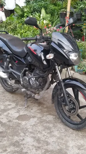 বাজাজ পালসার ১৫০ ২০২৩ কালো