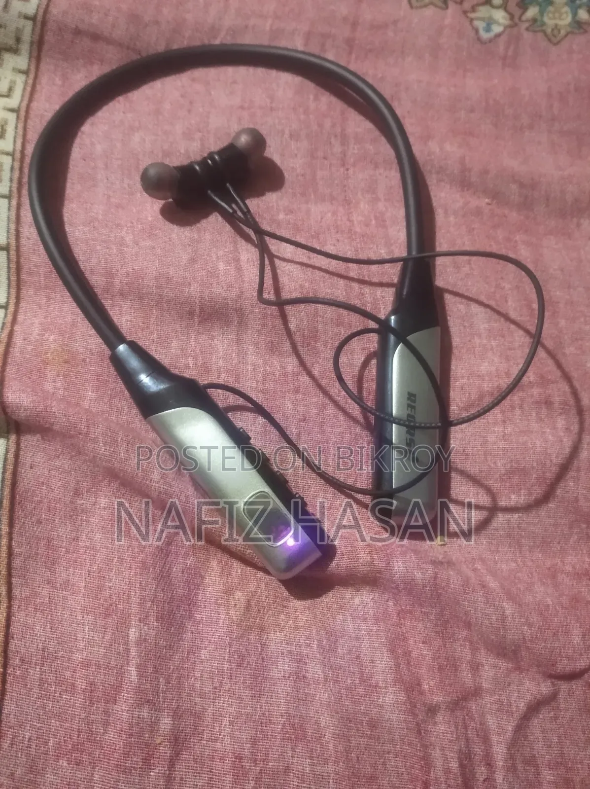 Neckband Earphone