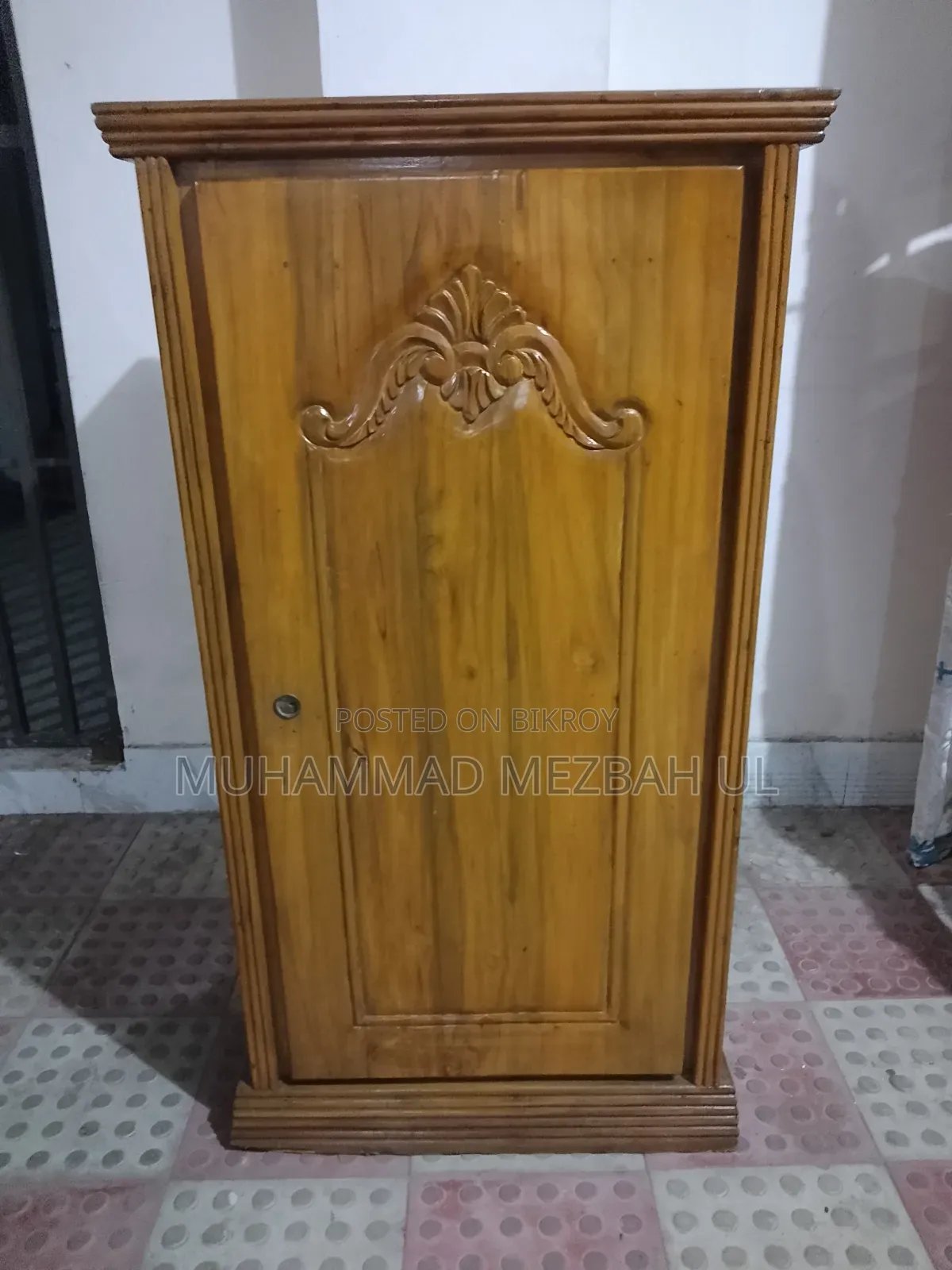 ওয়ারড্রব কাঠের