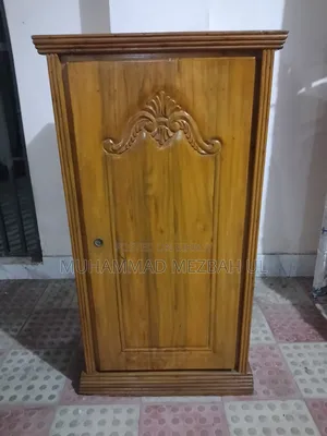 ওয়ারড্রব কাঠের